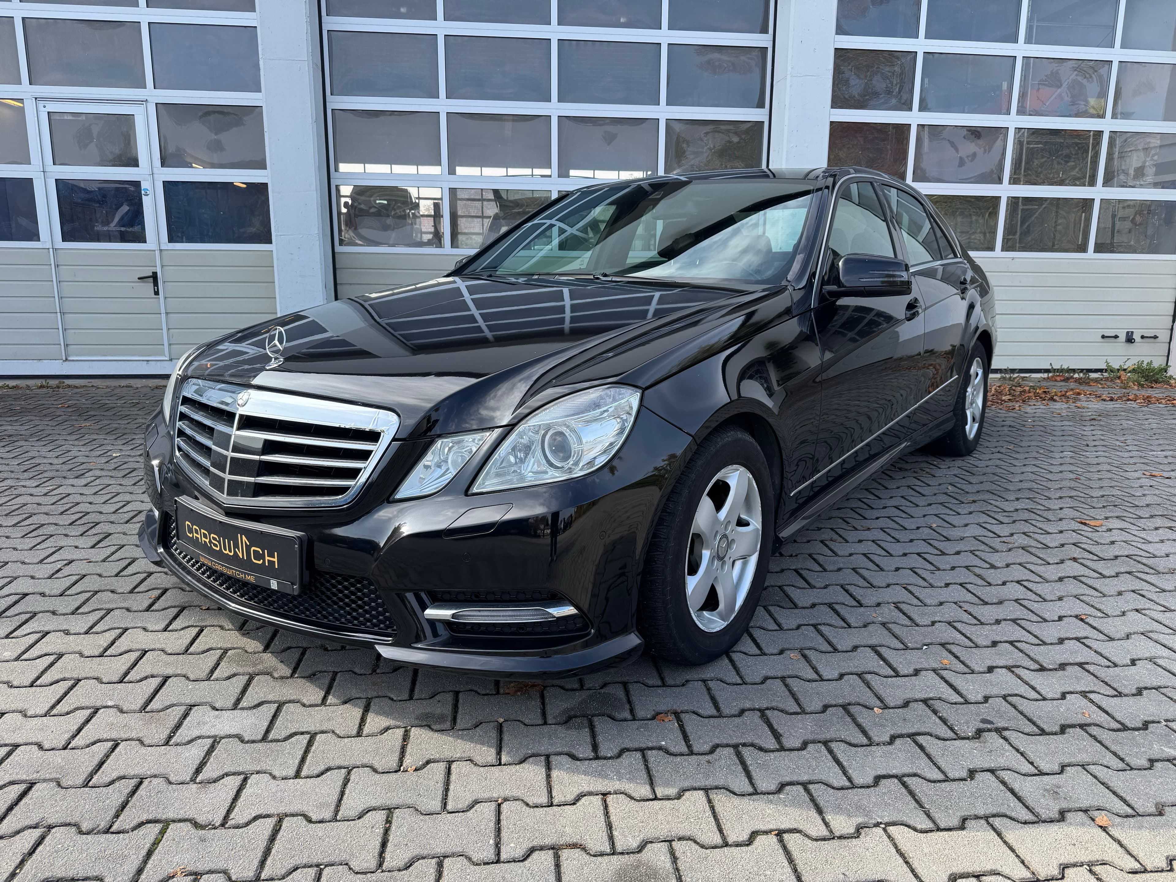 2013 Mercedes-Benz E 300 BlueTEC Hybrid Avantgarde - Thumbnail 2